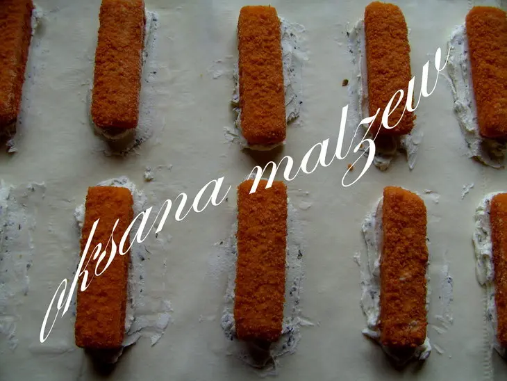 Слойки с рыбными палочками: шаг 2