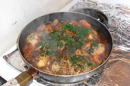 Куриные ножки с луком и морковью.: шаг 3