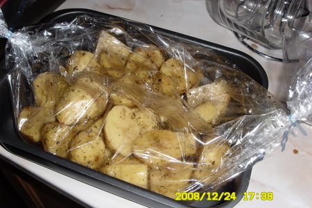 Домашние шашлычки из  курицы  с  маринованной картошкой, запеченной в рукаве и яблоками в карамели: шаг 2