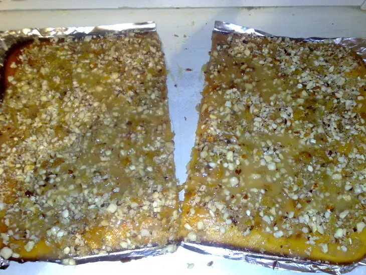 Пироженое в шоколадной глазури с орехами и изюмом: шаг 3