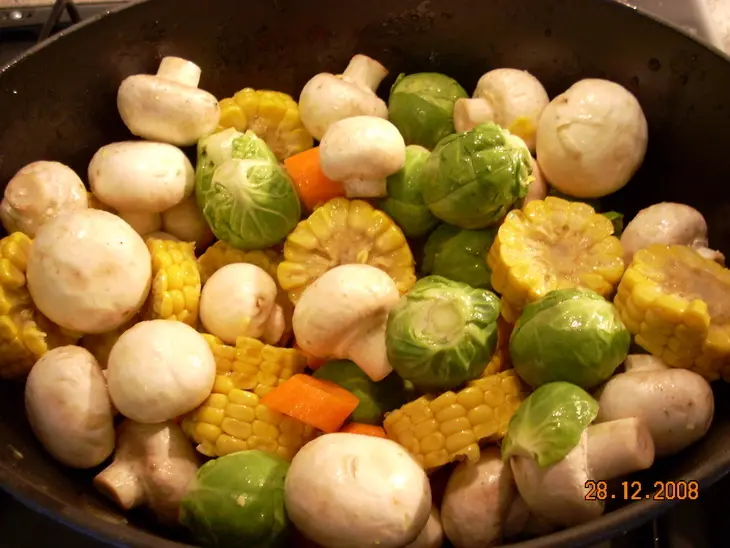 Мясо в казане с овощами: шаг 1