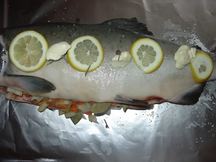 Рыба, запеченная с овoщами и лимоном: шаг 3