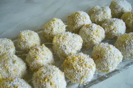 „ снежки“ или новогодние бомбочки (калорийные), посвящается всем, кто встречает новый год без снега.: шаг 5