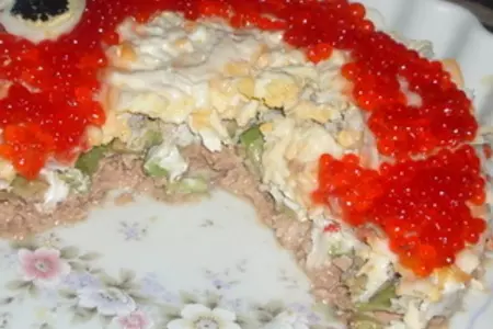 Салат с тунцом и крабами: шаг 1