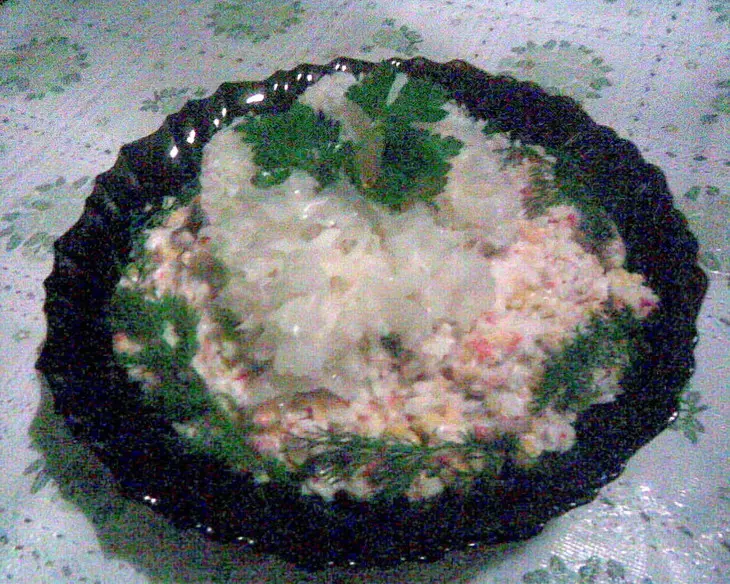 Постный салат с грибами и крабовыми палочками: шаг 2