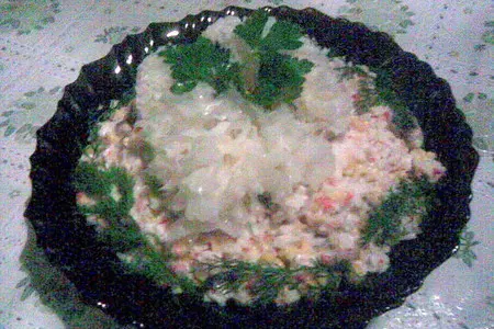 Постный салат с грибами и крабовыми палочками: шаг 2