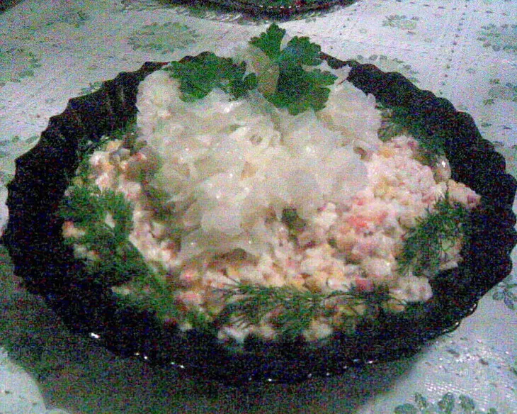 Постный салат с грибами и крабовыми палочками: шаг 3