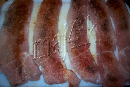 Мясные рулетики с начинкой, с шампиньонами да под соусом: шаг 3