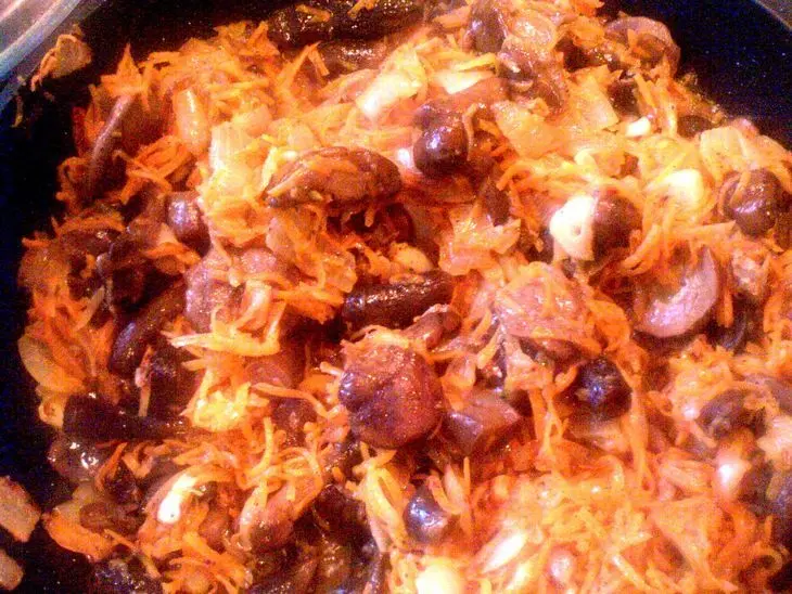 Карп  запеченный с овощами и грибами: шаг 4