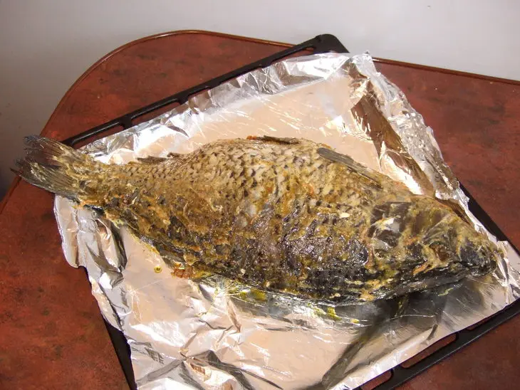 Карп  запеченный с овощами и грибами: шаг 5