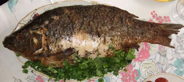 Карп  запеченный с овощами и грибами: шаг 6