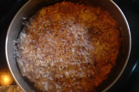 Мясной пирог  с рисом и помидоркой: шаг 3