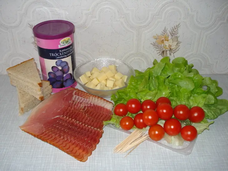 Чернослив,запечённый с беконом и сыром: шаг 1
