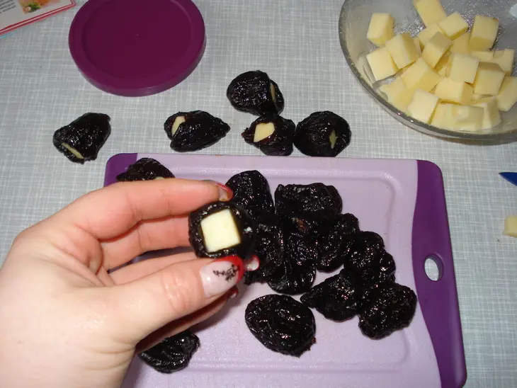 Чернослив,запечённый с беконом и сыром: шаг 2