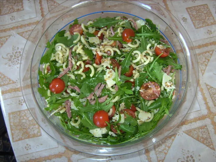 Салат макароны с руколой: шаг 4