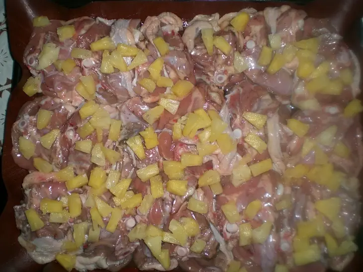 Запеченные бедрышки с ананасом и сыром: шаг 2