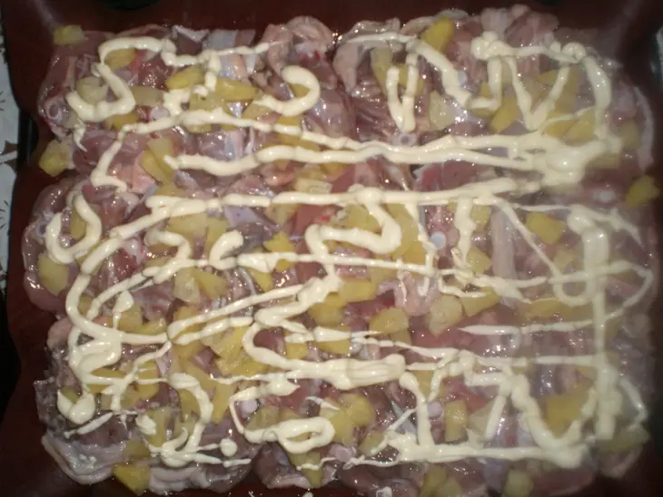 Запеченные бедрышки с ананасом и сыром: шаг 3