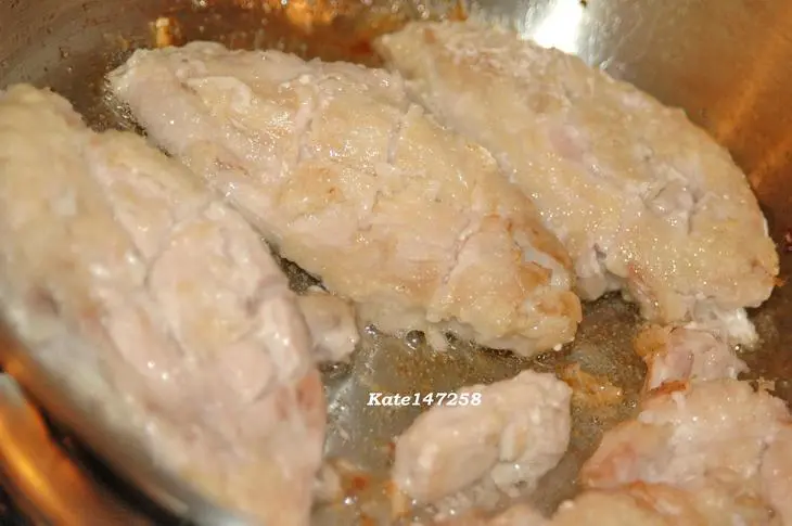 Куриные грудки с крыжовником и смородиной.: шаг 3
