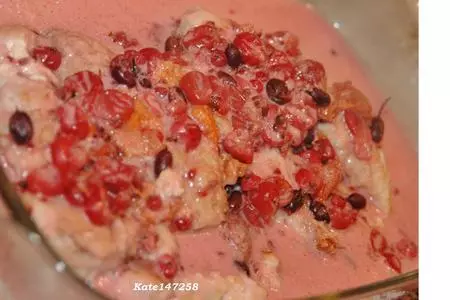 Куриные грудки с крыжовником и смородиной.: шаг 4