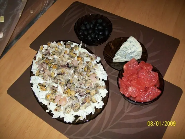 Легкий салат "морской коктейль": шаг 3