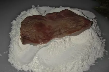 Пикантный стейк из телячьей печени: шаг 4