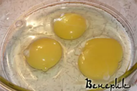 Омлет с брынзой и сыром по-турецки. быстрый и вкусный завтрак.: шаг 1