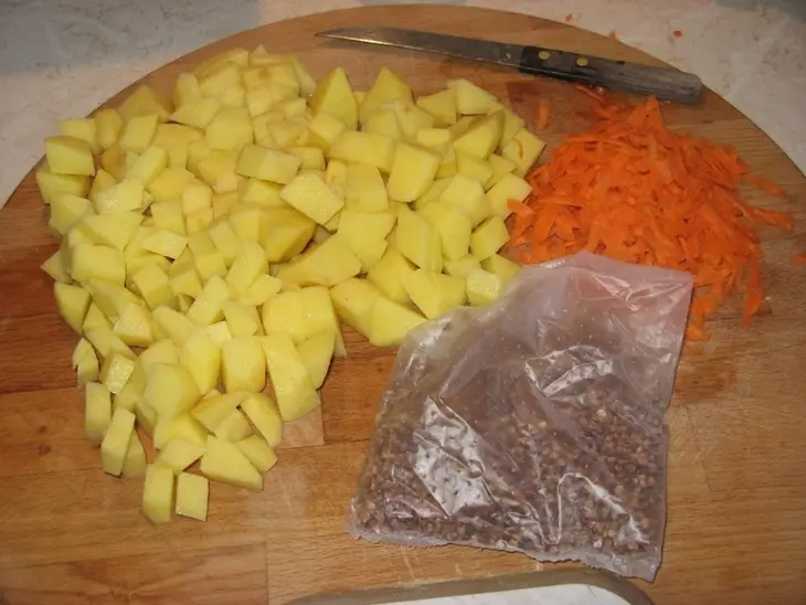 Гречневый суп с шампиньонами: шаг 2