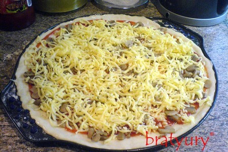 Pizza pepperoni con funghi: шаг 6