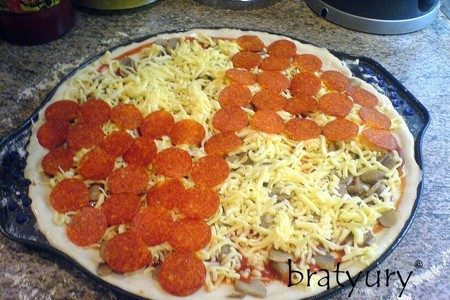 Pizza pepperoni con funghi: шаг 7