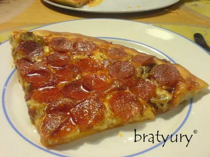 Pizza pepperoni con funghi: шаг 8