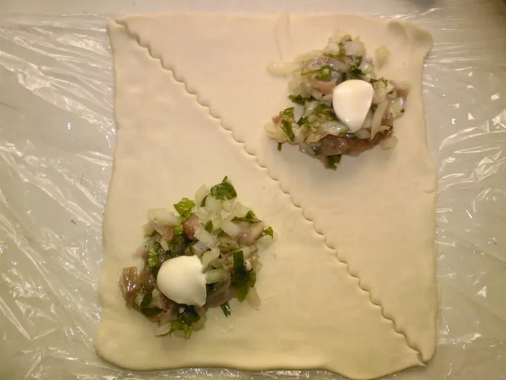 Слоеные пирожки с мясом: шаг 3