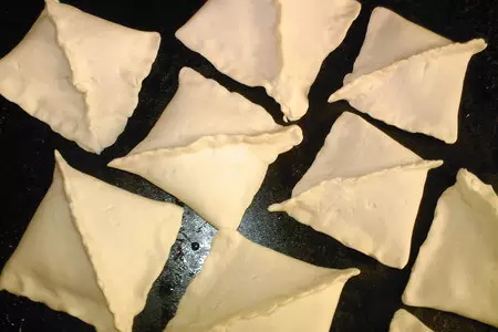 Слоеные пирожки с мясом: шаг 5