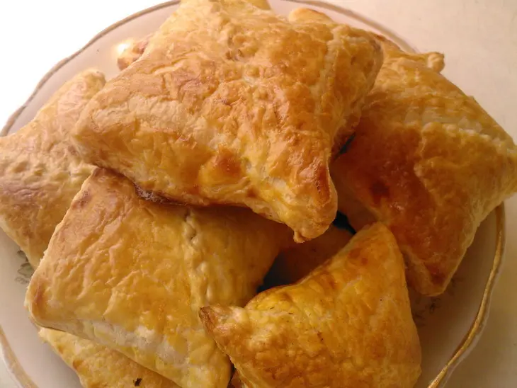 Слоеные пирожки с мясом: шаг 6