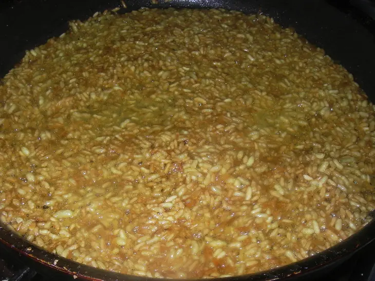 Жареный рис с креветками, овощами и омлетом: шаг 4