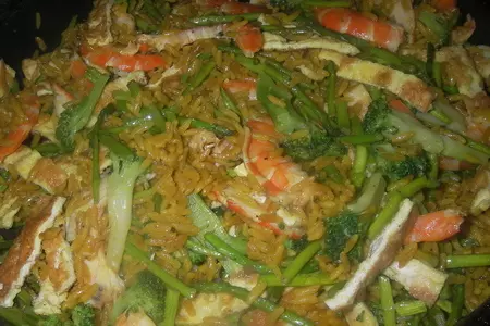 Жареный рис с креветками, овощами и омлетом: шаг 7