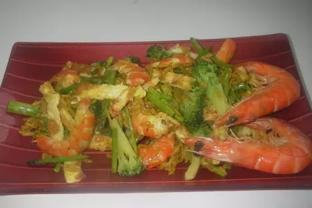 Жареный рис с креветками, овощами и омлетом: шаг 8