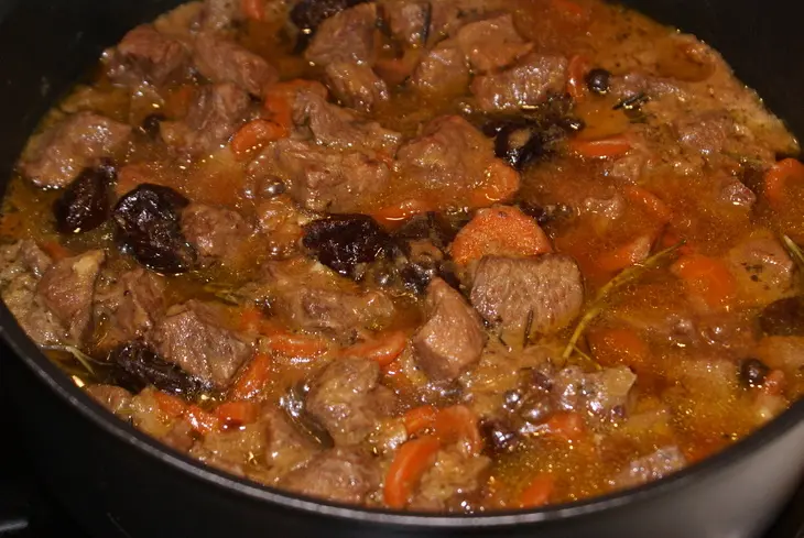 Мясо с портером и черносливом по-ирландски: шаг 3