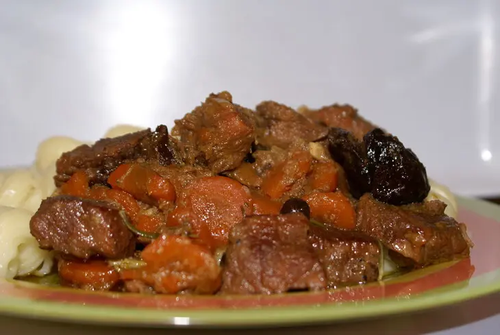 Мясо с портером и черносливом по-ирландски: шаг 4