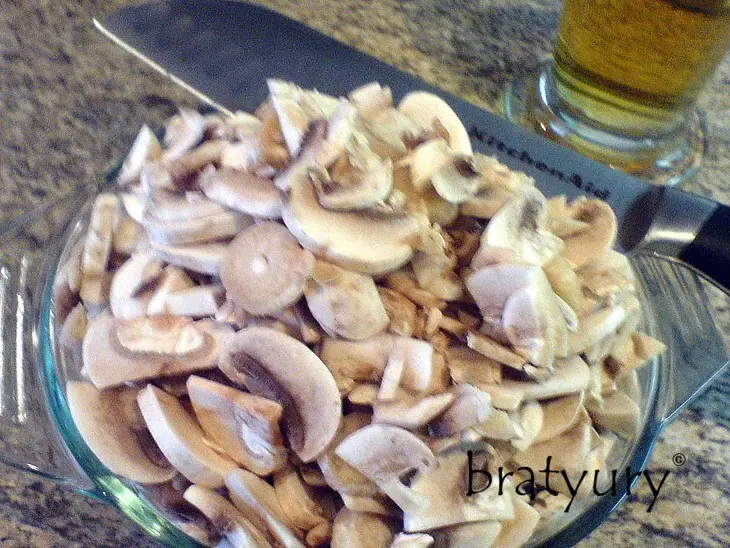 Pizza hawaii con funghi: шаг 1