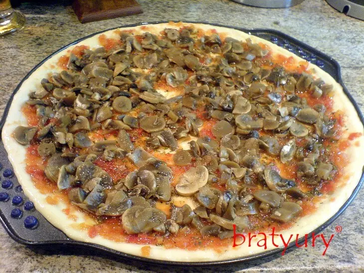 Pizza hawaii con funghi: шаг 5