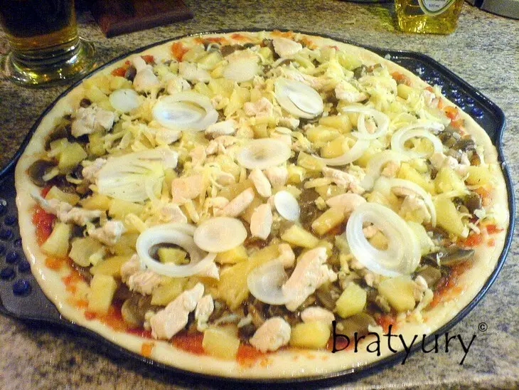 Pizza hawaii con funghi: шаг 7
