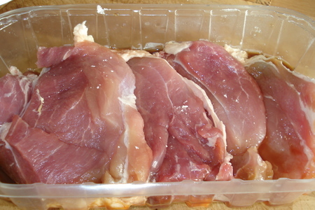 Мясо, запечённое в сметане с айвой: шаг 1