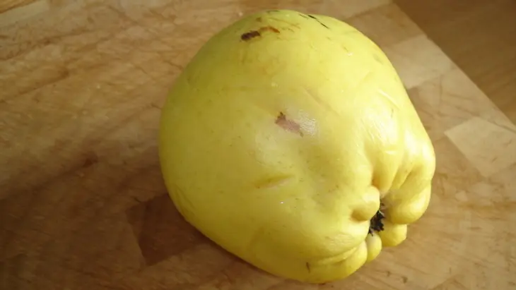 Мясо, запечённое в сметане с айвой: шаг 4