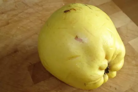 Мясо, запечённое в сметане с айвой: шаг 4