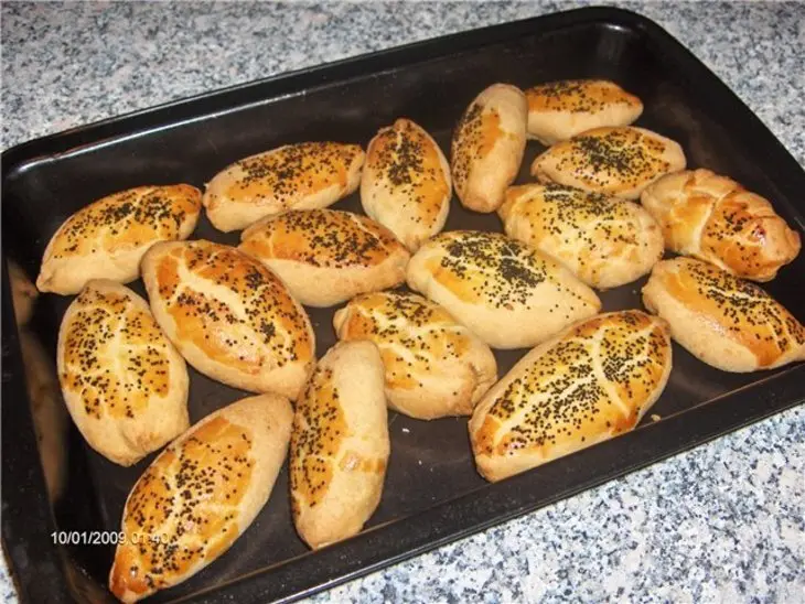 Пирожки с мясом в духовке: шаг 1