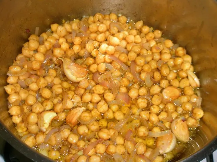 Плов из  курицы с нутом: шаг 1
