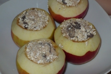Яблоки, запеченные с черносливом и овсянкой: шаг 3