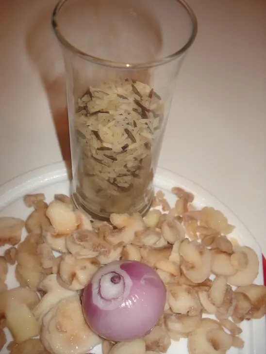 Пилафи с диким рисом и шампиньонами/версия/: шаг 1