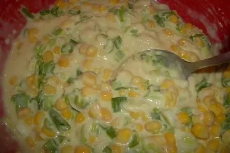 Кукурузные оладьи с зеленым луком: шаг 2
