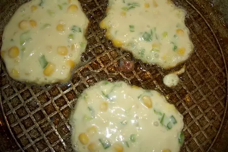 Кукурузные оладьи с зеленым луком: шаг 3